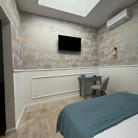 Via Polonia - Boutique Corfu Couette-café Ágios Geórgios