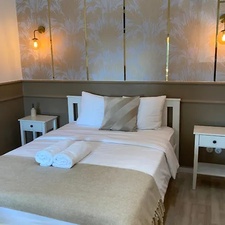 Via Polonia - Boutique Corfu אגיוס גיורגיוס